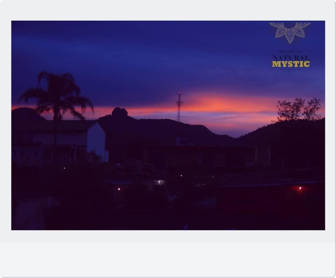 Natural Mystic Hostal Tepoztlán Eksteriør bilde